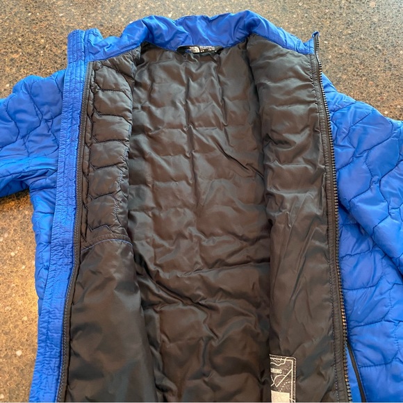 Boys North Face Thermoball jacket - Picture 3 of 6
